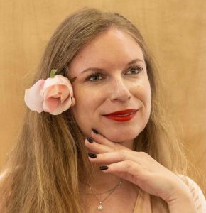 יקטרינה איוונוב מזמינה אותך לגלות את הסודות הכמוסים של הצלחה כלכלית באמצעות נדל"ן