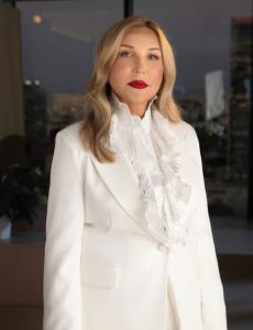 ד"ר לריסה ברק: כשיופי פוגש מקצועיות – מתיחת פנים באמצעות חוטים