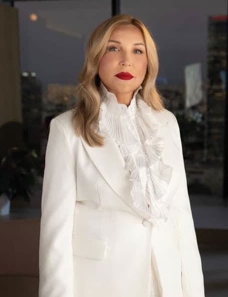 ד"ר לריסה ברק: כשיופי פוגש מקצועיות – מתיחת פנים באמצעות חוטים